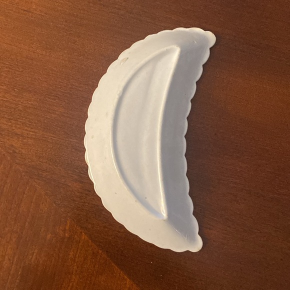 Vintage moon dish with floral print and gold trim - Picture 3 of 3